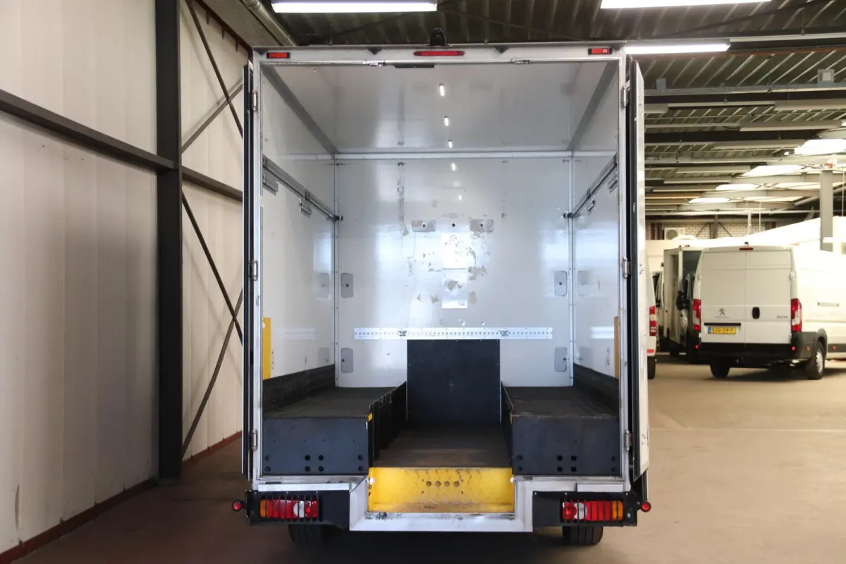 150PK AUTOMAAT LOWLINER VERKOOPWAGEN