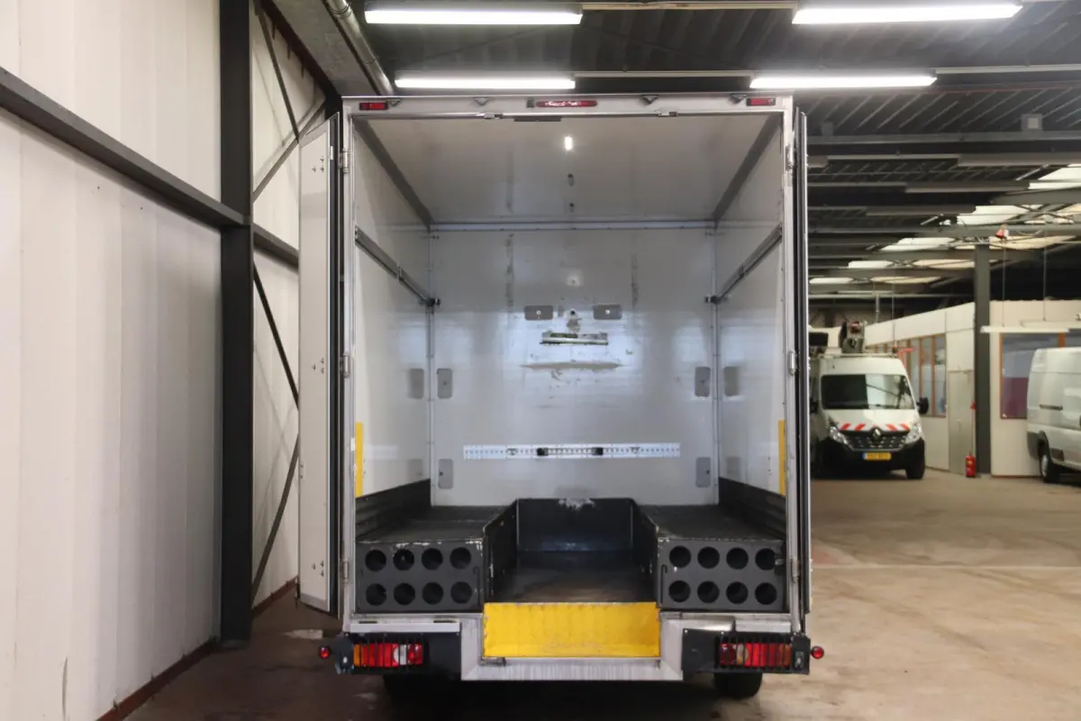 170PK AUTOMAAT LOWLINER VERKOOPWAGEN