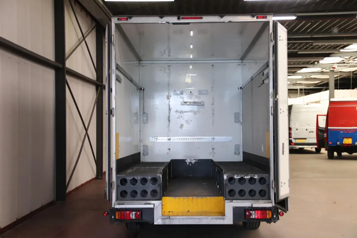 2.3 dCi 170PK AUTOMAAT LOWLINER VERKOOPWAGEN