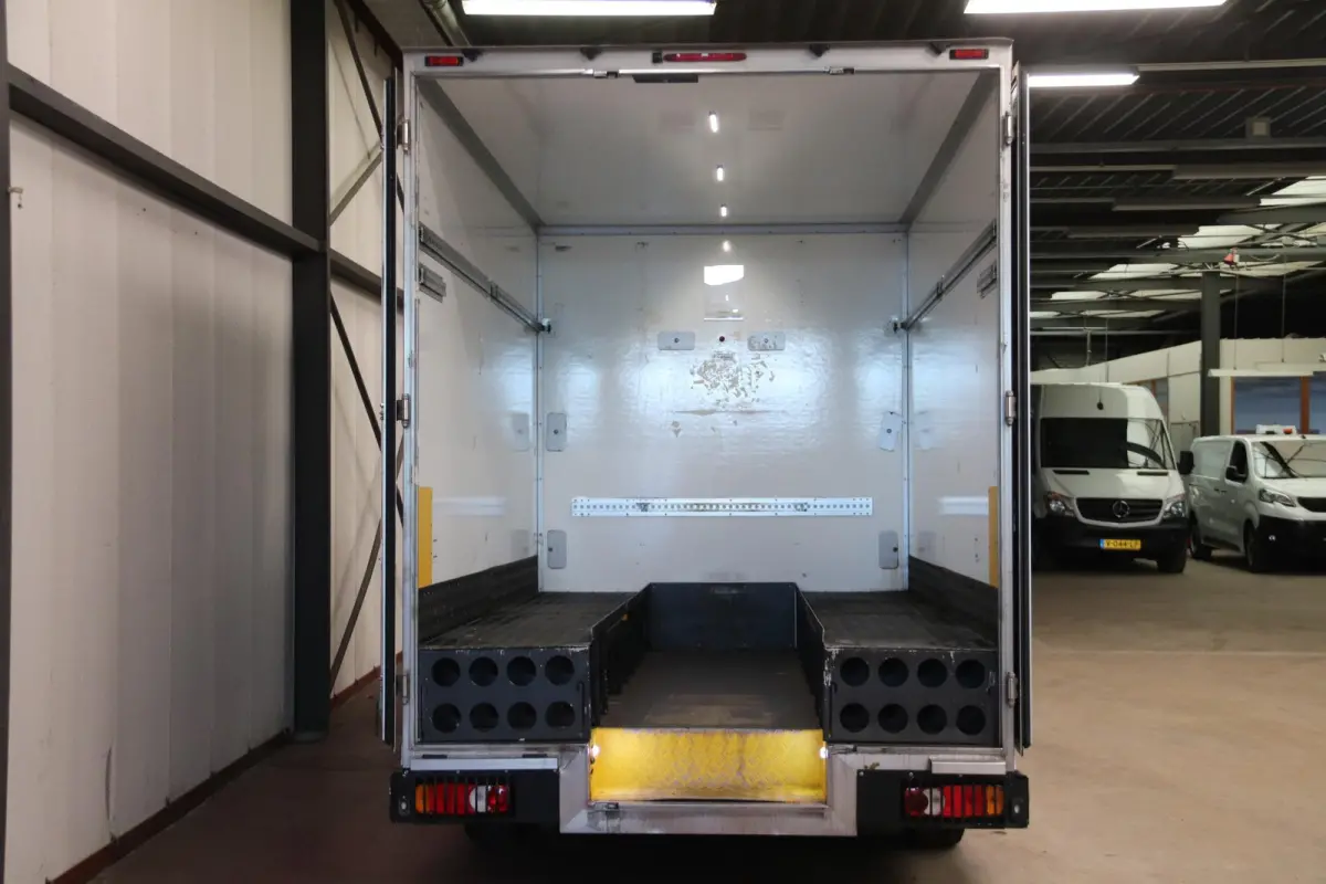 170PK AUTOMAAT LOWLINER VERKOOPWAGEN