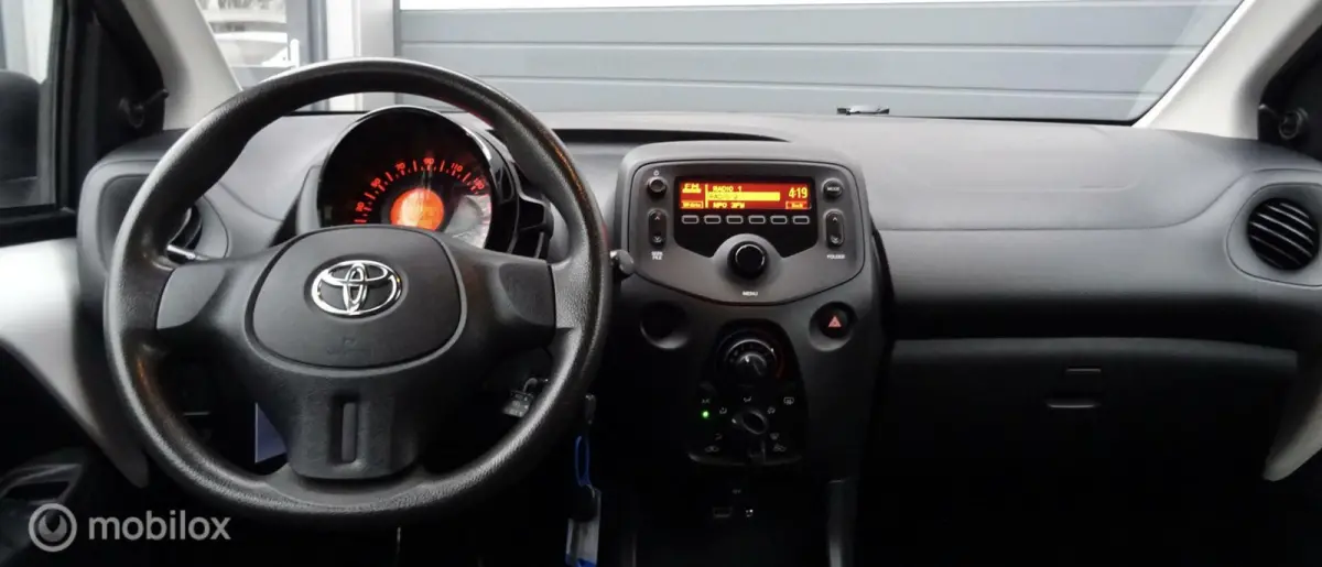 1.0 VVT-i x CRUISE CONTROL|AIRCO