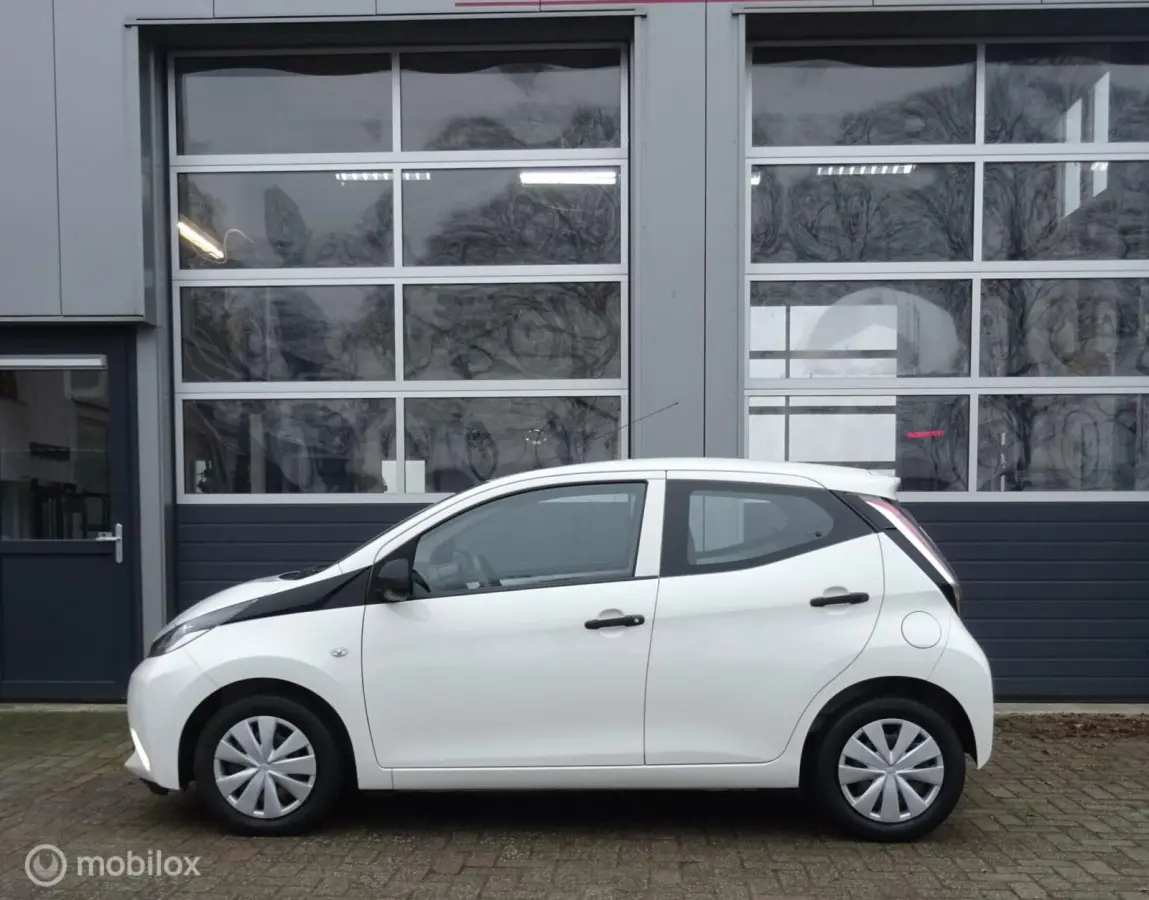 1.0 VVT-i x CRUISE CONTROL|AIRCO