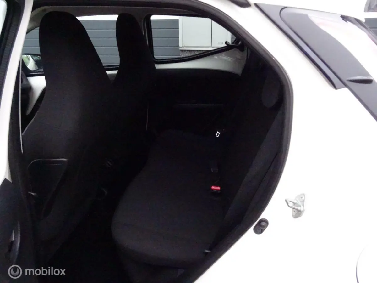 1.0 VVT-i x CRUISE CONTROL|AIRCO