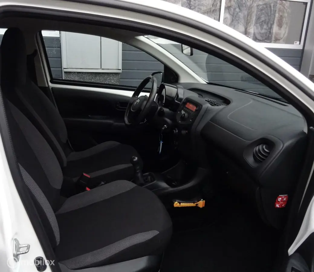 1.0 VVT-i x CRUISE CONTROL|AIRCO