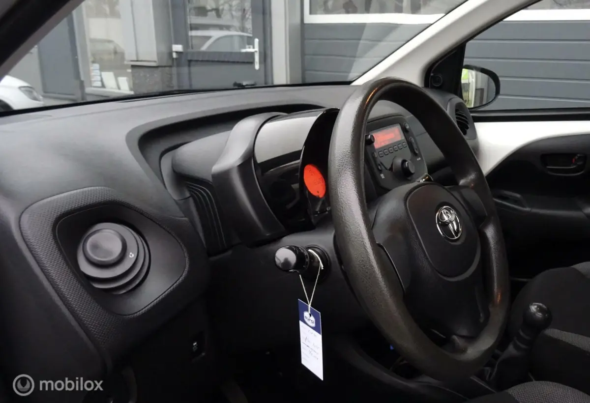 1.0 VVT-i x CRUISE CONTROL|AIRCO