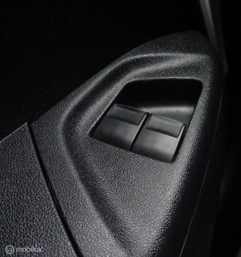 1.0 VVT-i x CRUISE CONTROL|AIRCO