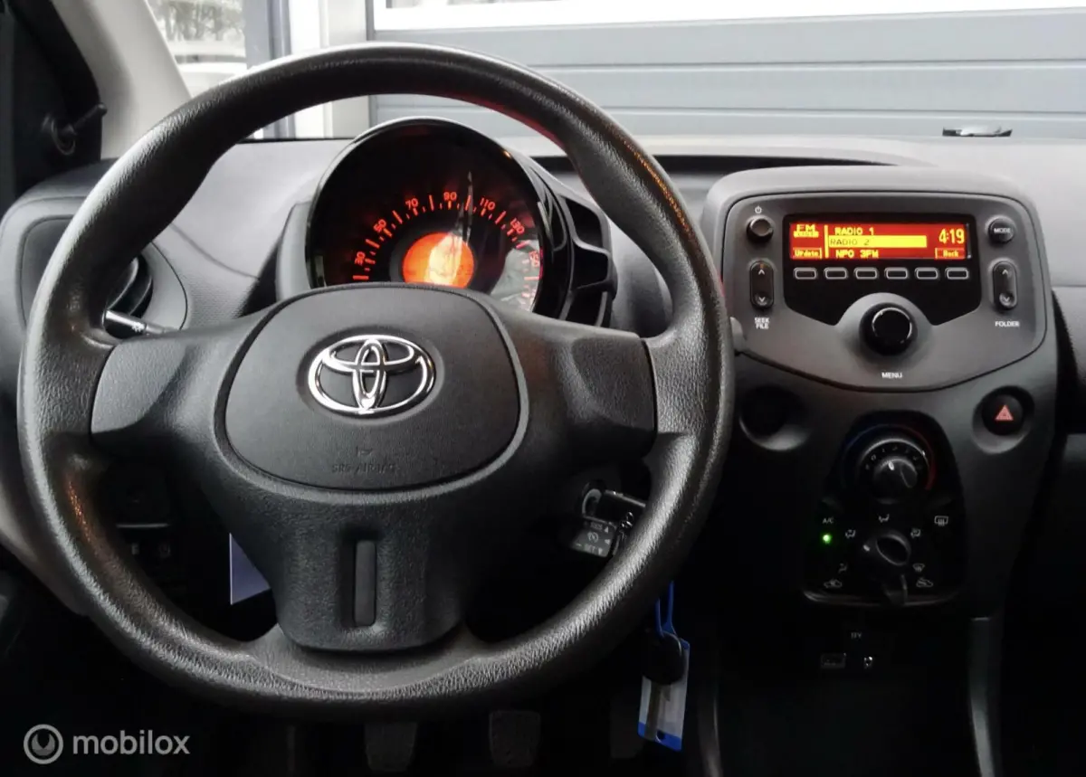 1.0 VVT-i x CRUISE CONTROL|AIRCO