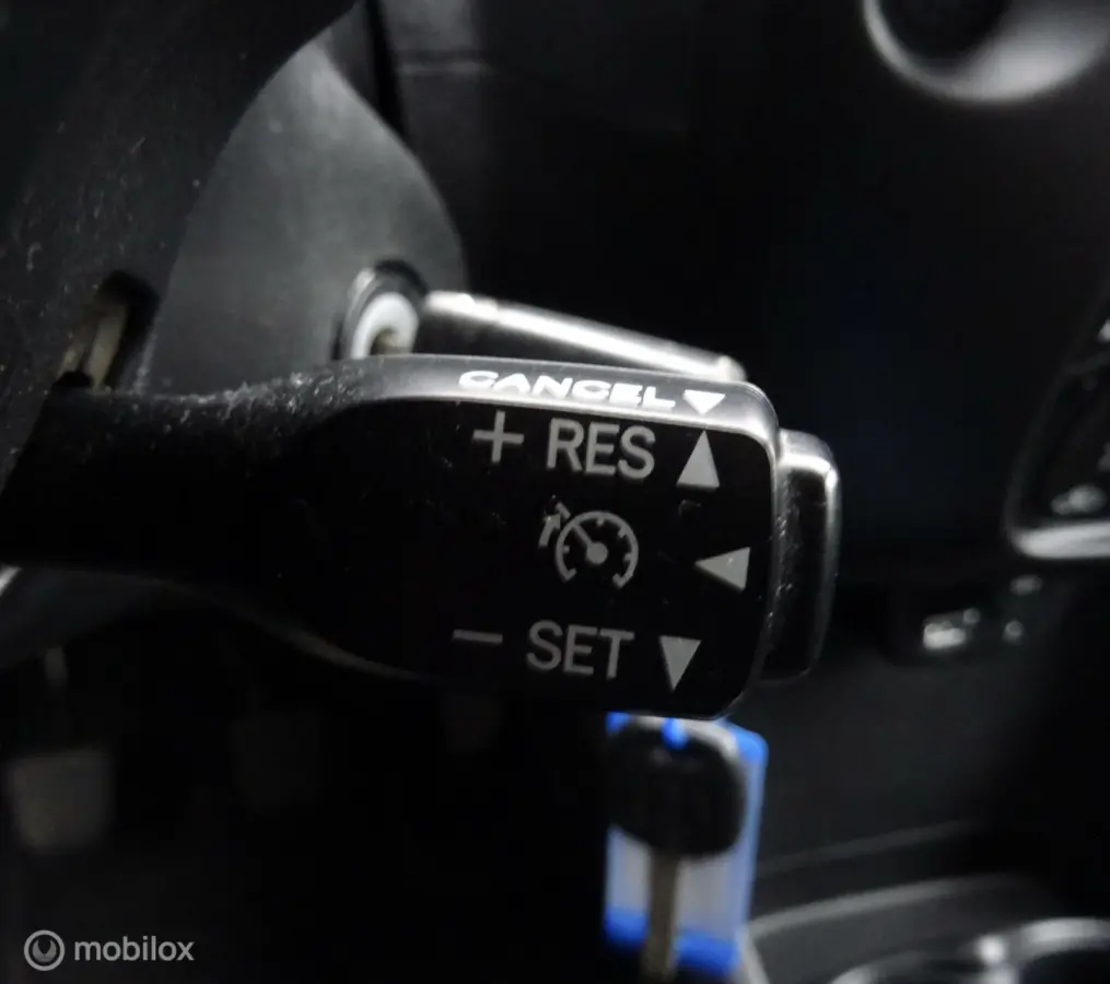 1.0 VVT-i x CRUISE CONTROL|AIRCO