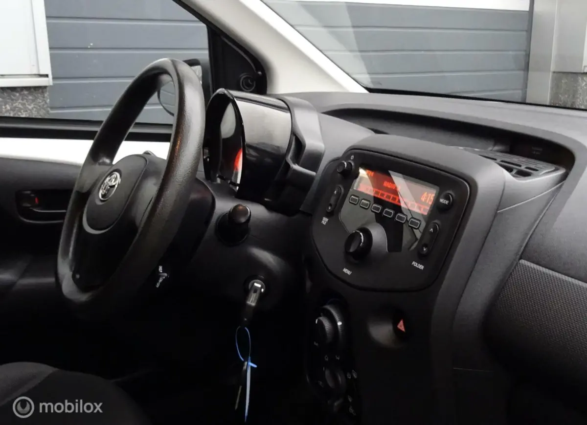 1.0 VVT-i x CRUISE CONTROL|AIRCO