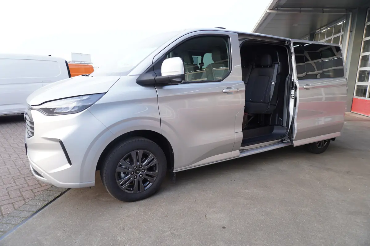 320L 2.0 TDCI 170PK L2H1 Limited DubbelCabine Automaat Schuifdeur L/R Nr. V062 | Airco | Adap.Cruise | Navi | Camera
