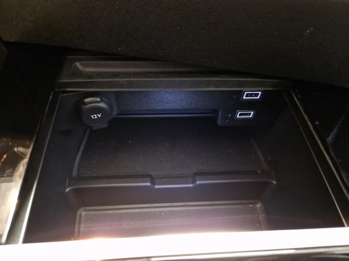 1.2 Level 3 | Stoelverwarming | Stuurverwarming | Achteruitrijcamera | Apple CarPlay / Android Auto |