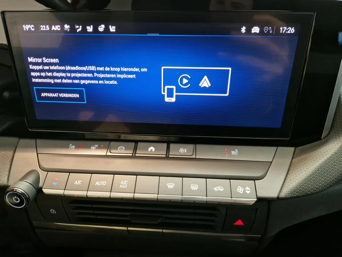 1.2 Level 3 | Stoelverwarming | Stuurverwarming | Achteruitrijcamera | Apple CarPlay / Android Auto |