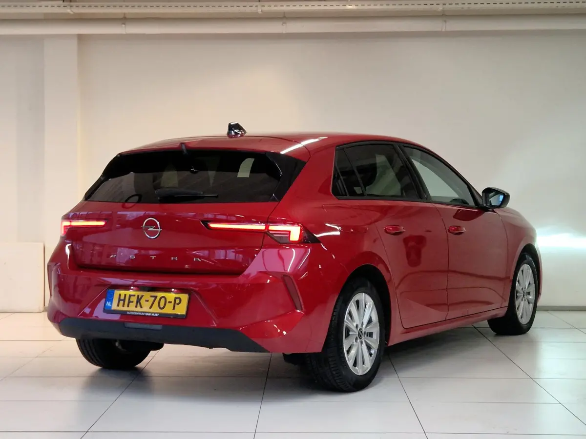 1.2 Level 3 | Stoelverwarming | Stuurverwarming | Achteruitrijcamera | Apple CarPlay / Android Auto |