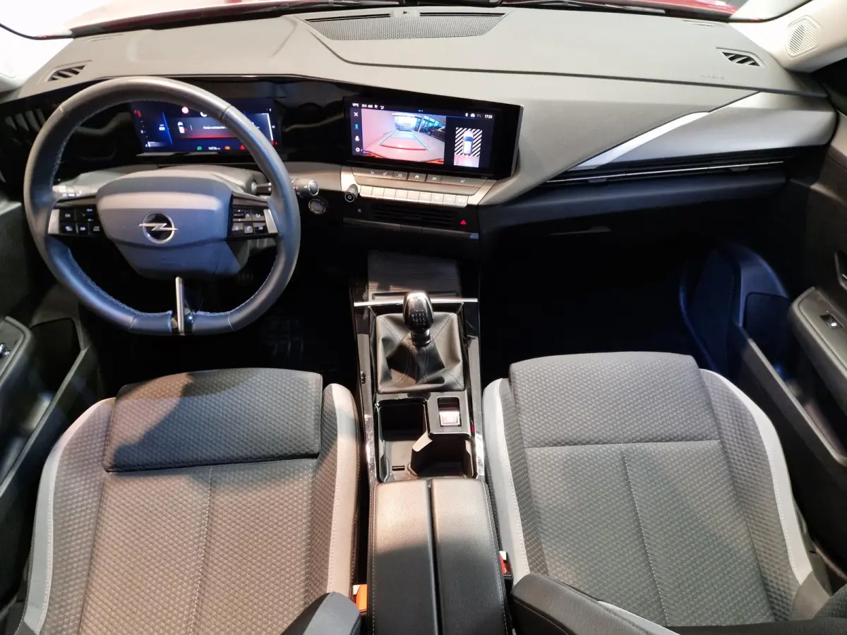 1.2 Level 3 | Stoelverwarming | Stuurverwarming | Achteruitrijcamera | Apple CarPlay / Android Auto |