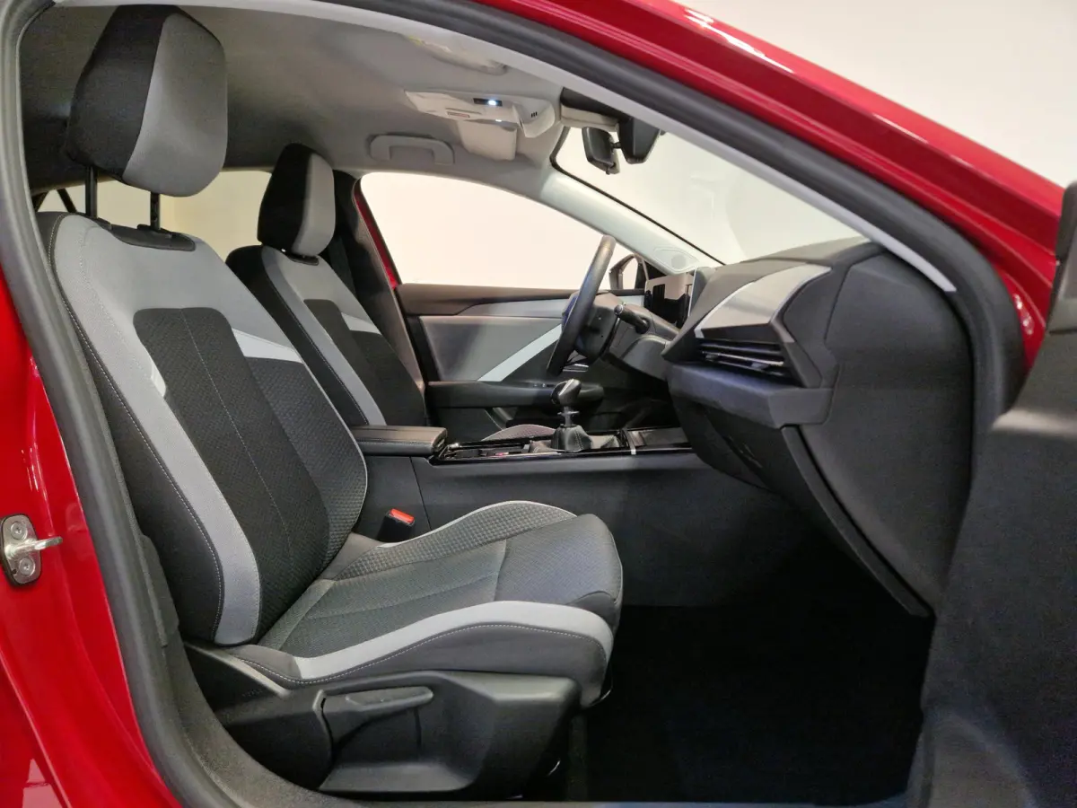 1.2 Level 3 | Stoelverwarming | Stuurverwarming | Achteruitrijcamera | Apple CarPlay / Android Auto |