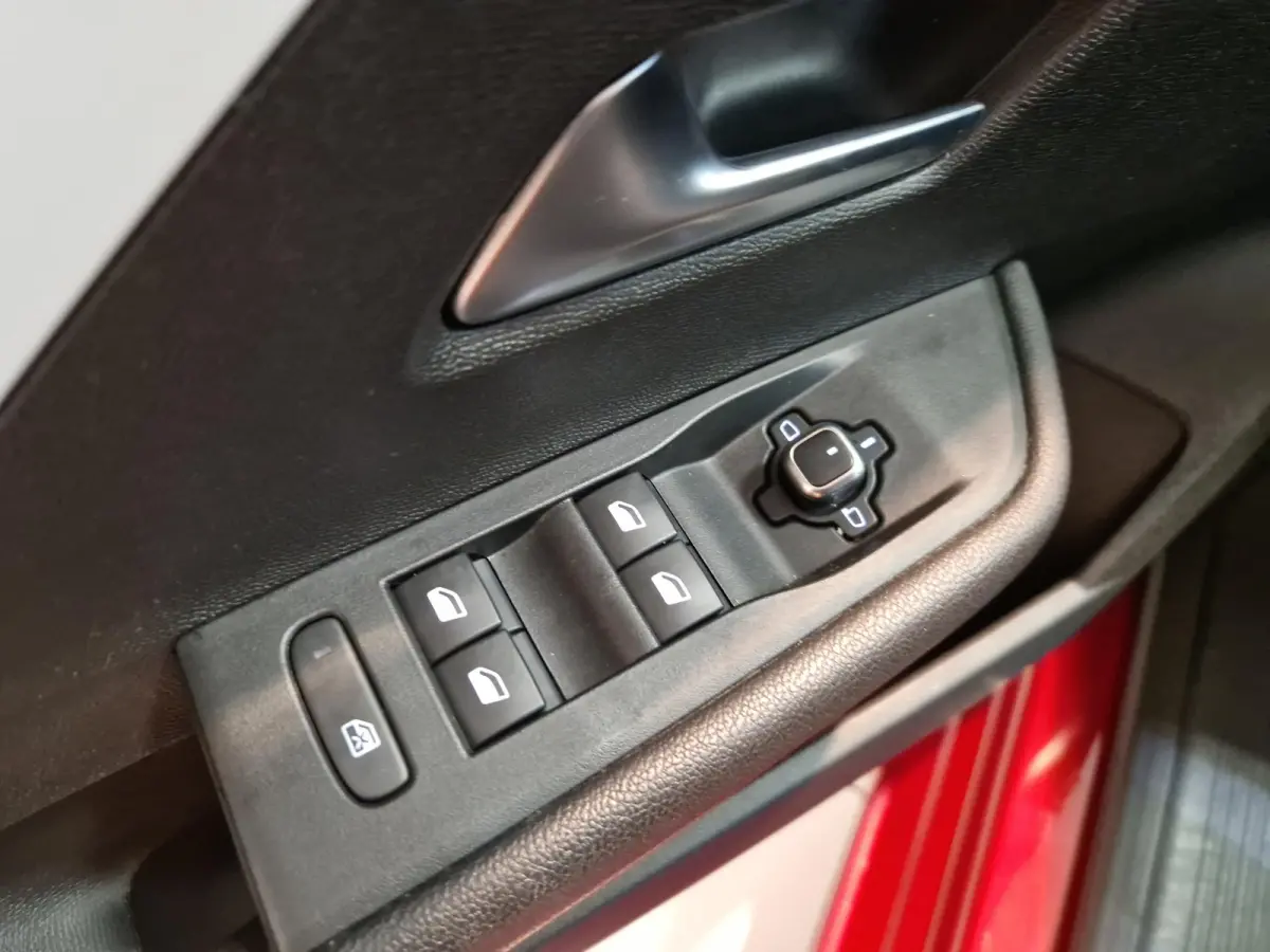 1.2 Level 3 | Stoelverwarming | Stuurverwarming | Achteruitrijcamera | Apple CarPlay / Android Auto |