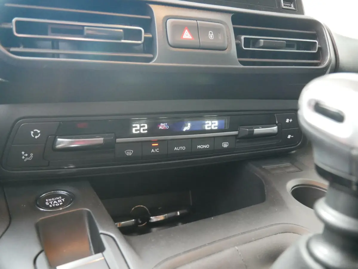 1.2 Turbo Dynamic Navi+Bt| Camera