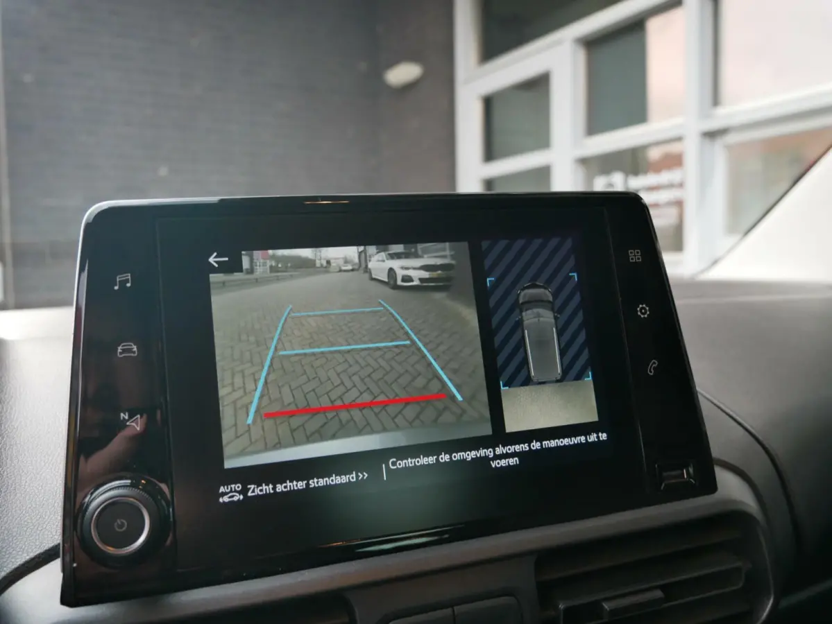1.2 Turbo Dynamic Navi+Bt| Camera
