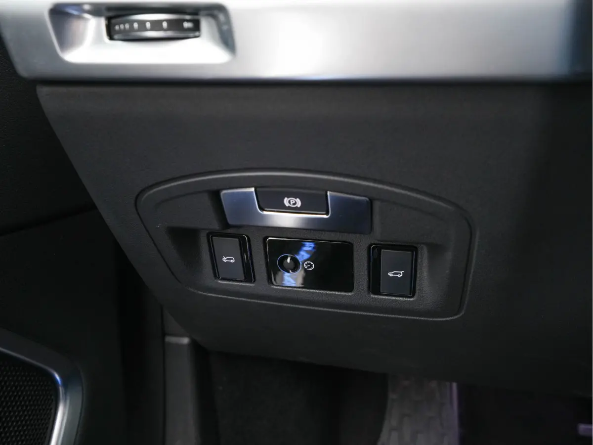 EV400 HSE First Edition AWD (SoH-91%} (INCL-BTW) Aut. *HEATPUMP | DIGI-COCKPIT | MATRIX-LED | MICROFIBRE | MERIDIAN-AUDIO | TOPVIEW | KEYLESS | LANE-ASSIST | BLINDSPOT | CRUISE | DAB | MEMOR