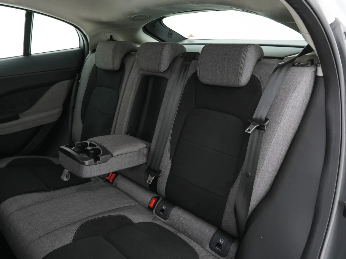 EV400 HSE First Edition AWD (SoH-91%} (INCL-BTW) Aut. *HEATPUMP | DIGI-COCKPIT | MATRIX-LED | MICROFIBRE | MERIDIAN-AUDIO | TOPVIEW | KEYLESS | LANE-ASSIST | BLINDSPOT | CRUISE | DAB | MEMOR