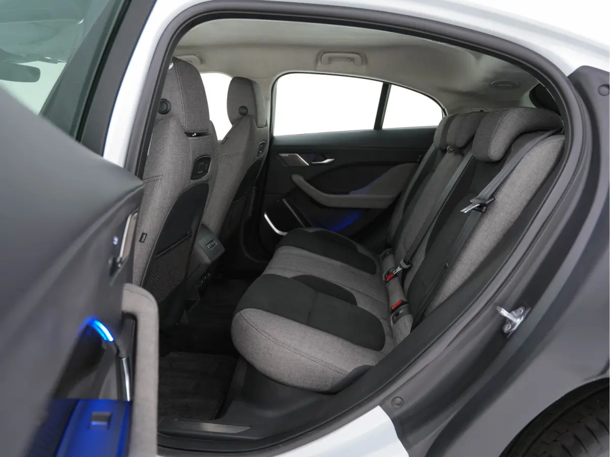 EV400 HSE First Edition AWD (SoH-91%} (INCL-BTW) Aut. *HEATPUMP | DIGI-COCKPIT | MATRIX-LED | MICROFIBRE | MERIDIAN-AUDIO | TOPVIEW | KEYLESS | LANE-ASSIST | BLINDSPOT | CRUISE | DAB | MEMOR