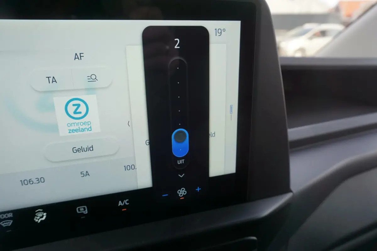 320 2.0 TDCI L2H1 Trend 136PK DIRECT RIJDEN!! Camera Carplay-Navi Cruise LED Laadruimte Parkeersensoren