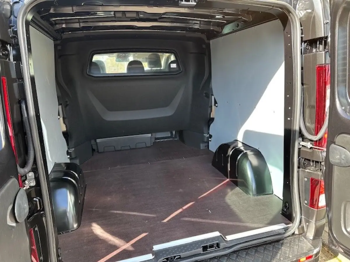 170PK L2H1 Extra DC DUBBEL CABINE | ANNIVERSARY BLACK EDITION | CAMERA | Stoelverwarming | NAVI