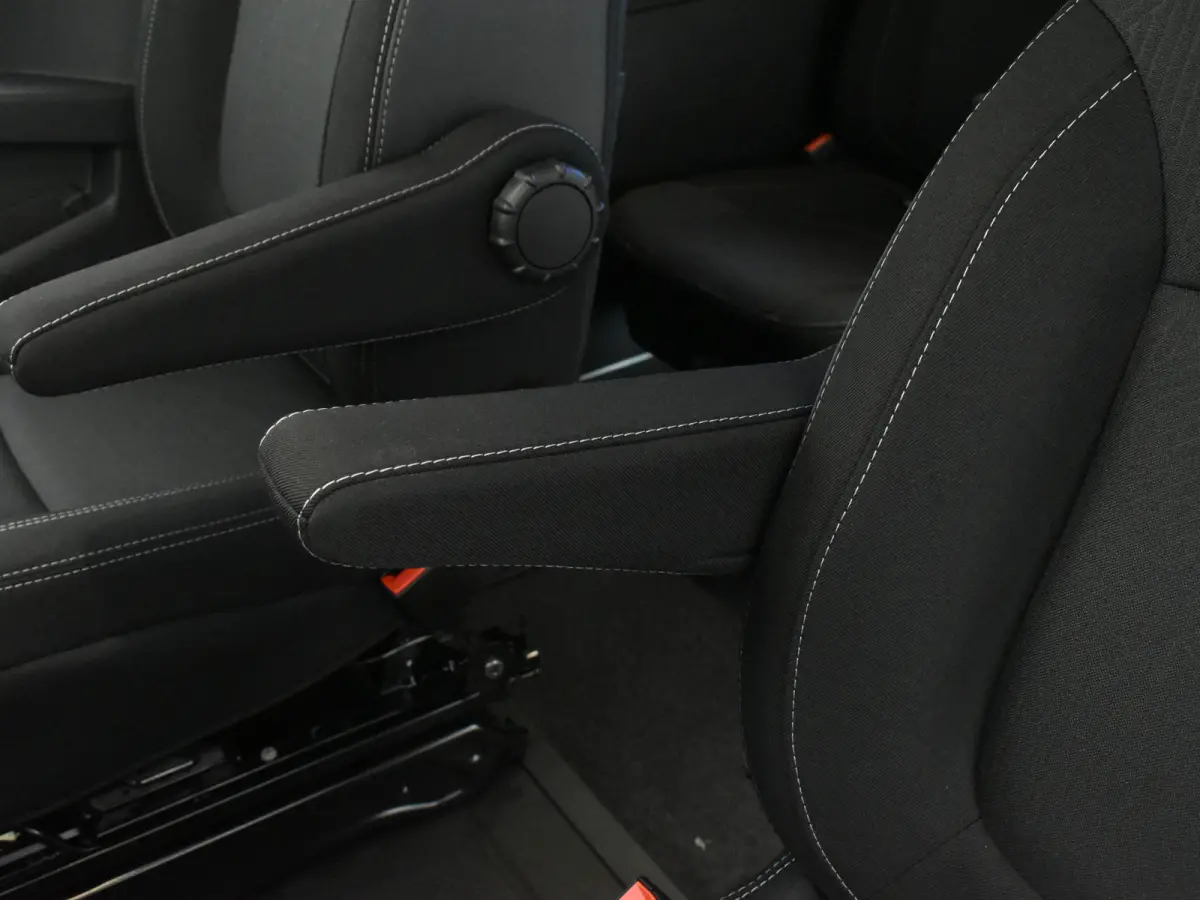 170PK L2H1 Extra DC DUBBEL CABINE | ANNIVERSARY BLACK EDITION | CAMERA | Stoelverwarming | NAVI
