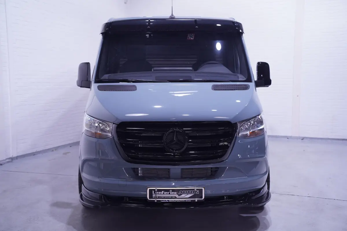 215 CDI 150 pk Black&Grey Edition L2H1 Airco, 18" LMV, Bumpers in Kleur, Zonneklep, Grille Zwart, 2-Zits