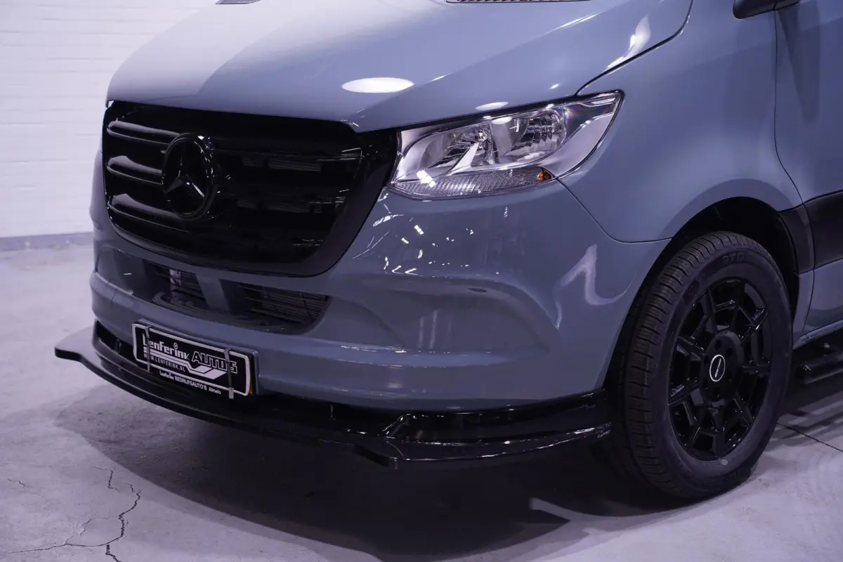 215 CDI 150 pk Black&Grey Edition L2H1 Airco, 18" LMV, Bumpers in Kleur, Zonneklep, Grille Zwart, 2-Zits