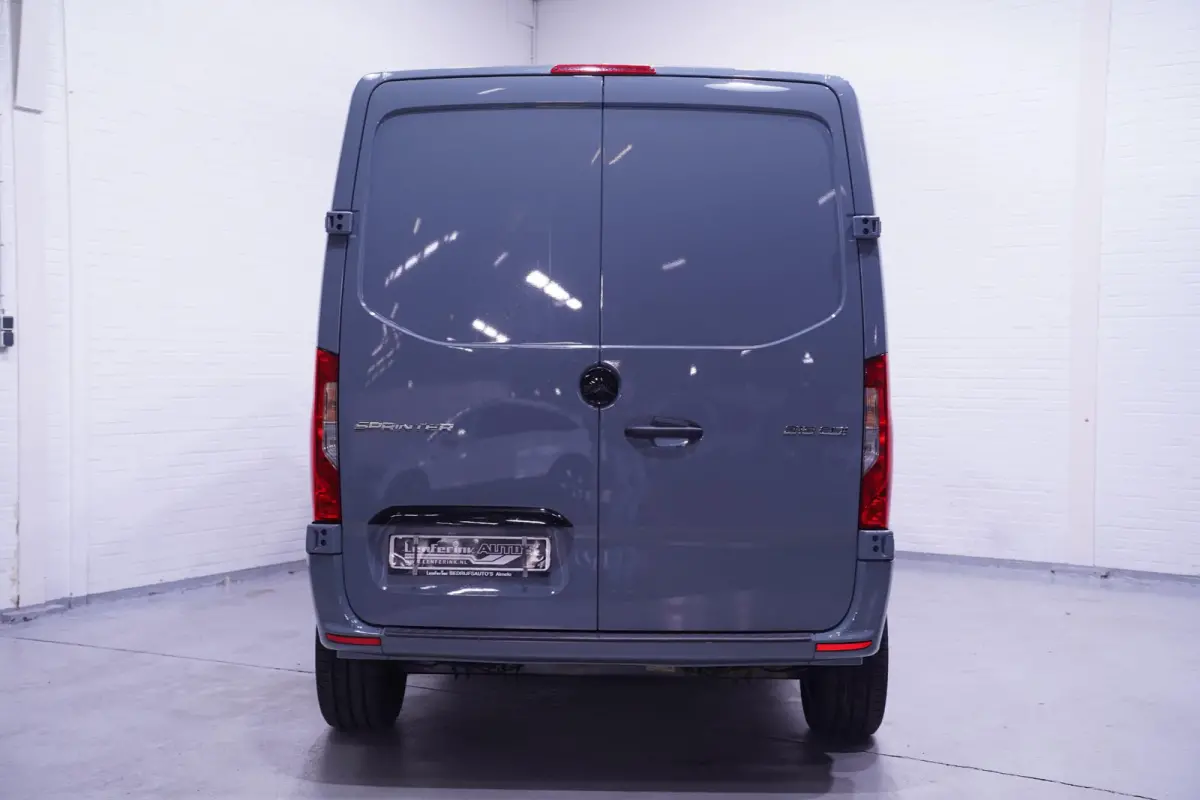 215 CDI 150 pk Black&Grey Edition L2H1 Airco, 18" LMV, Bumpers in Kleur, Zonneklep, Grille Zwart, 2-Zits