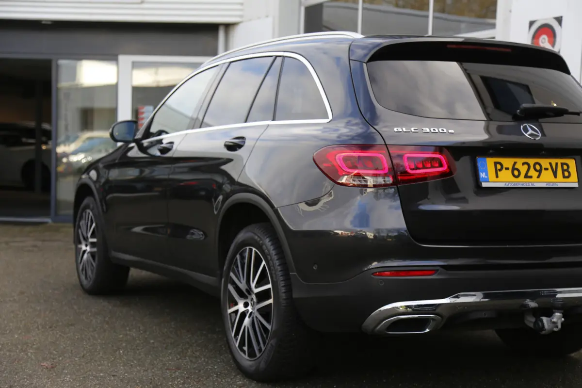 Plug in hybride PHEV 4MATIC Luxury*NL-Auto*Perfect MB Onderh.*1ste Eig*Elek. Trekhaak/Elek. Klep/Digi.Klokken/Standkachel/Camera/Leder/Stoelverw./LED/DAB/Parkeersens.V+A/19 inch LM*