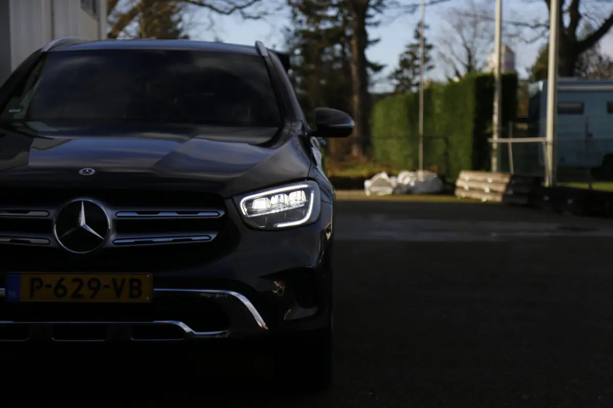 Plug in hybride PHEV 4MATIC Luxury*NL-Auto*Perfect MB Onderh.*1ste Eig*Elek. Trekhaak/Elek. Klep/Digi.Klokken/Standkachel/Camera/Leder/Stoelverw./LED/DAB/Parkeersens.V+A/19 inch LM*