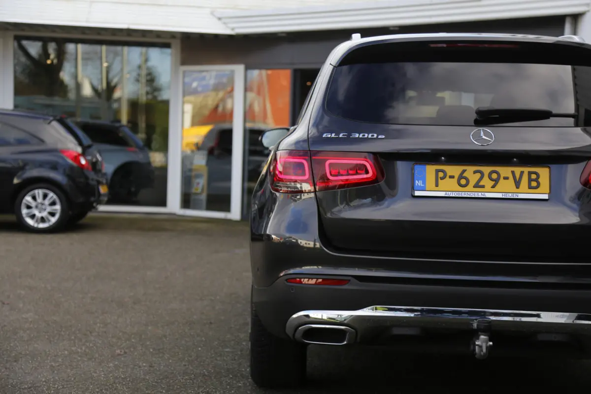 Plug in hybride PHEV 4MATIC Luxury*NL-Auto*Perfect MB Onderh.*1ste Eig*Elek. Trekhaak/Elek. Klep/Digi.Klokken/Standkachel/Camera/Leder/Stoelverw./LED/DAB/Parkeersens.V+A/19 inch LM*