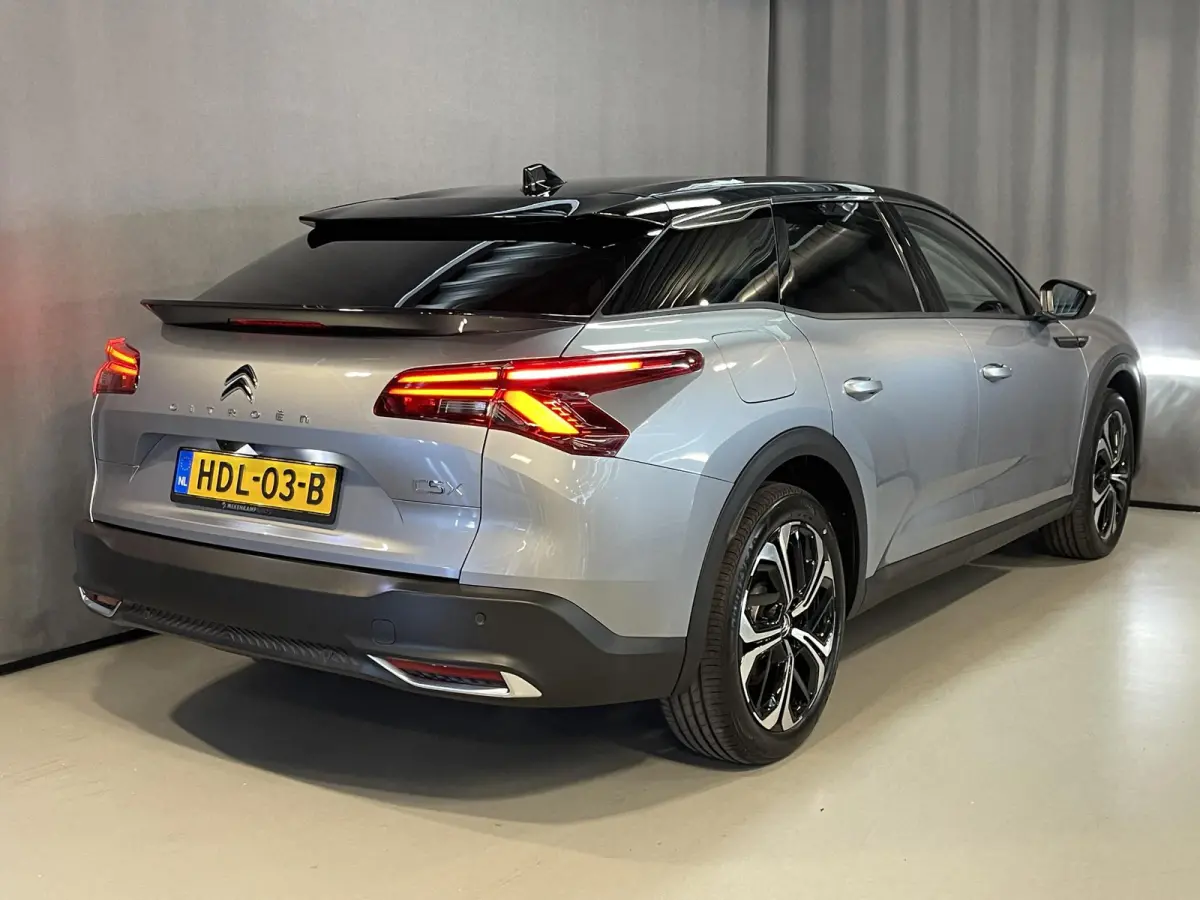 1.6 Plug-in Hybrid Shine 19''/Leder/Dodehoek/Head-up display/Keyless/Stuur+stoelverwarming/Voorruitverwarming/DAB+/Camera