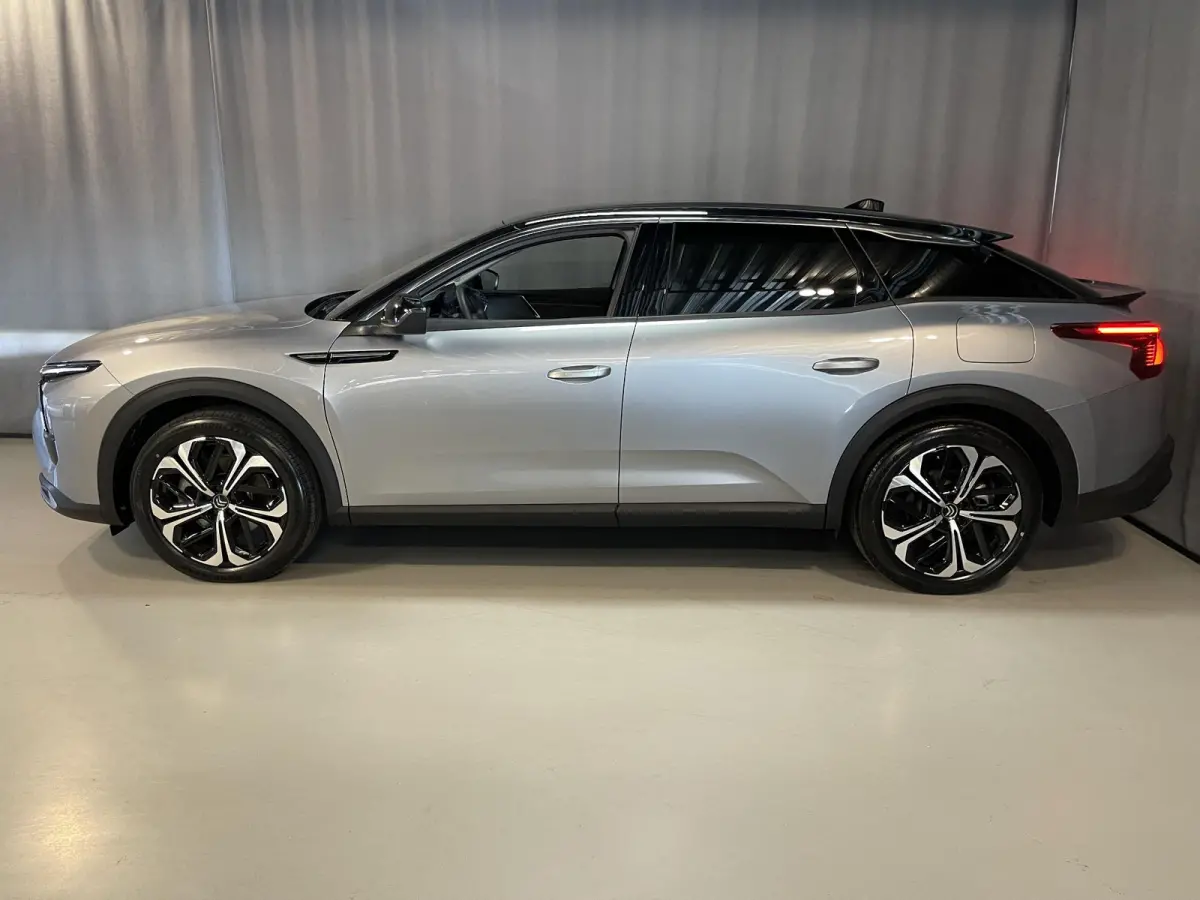 1.6 Plug-in Hybrid Shine 19''/Leder/Dodehoek/Head-up display/Keyless/Stuur+stoelverwarming/Voorruitverwarming/DAB+/Camera