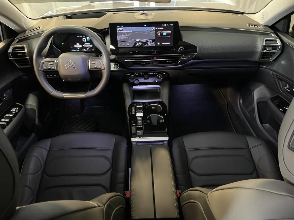 1.6 Plug-in Hybrid Shine 19''/Leder/Dodehoek/Head-up display/Keyless/Stuur+stoelverwarming/Voorruitverwarming/DAB+/Camera