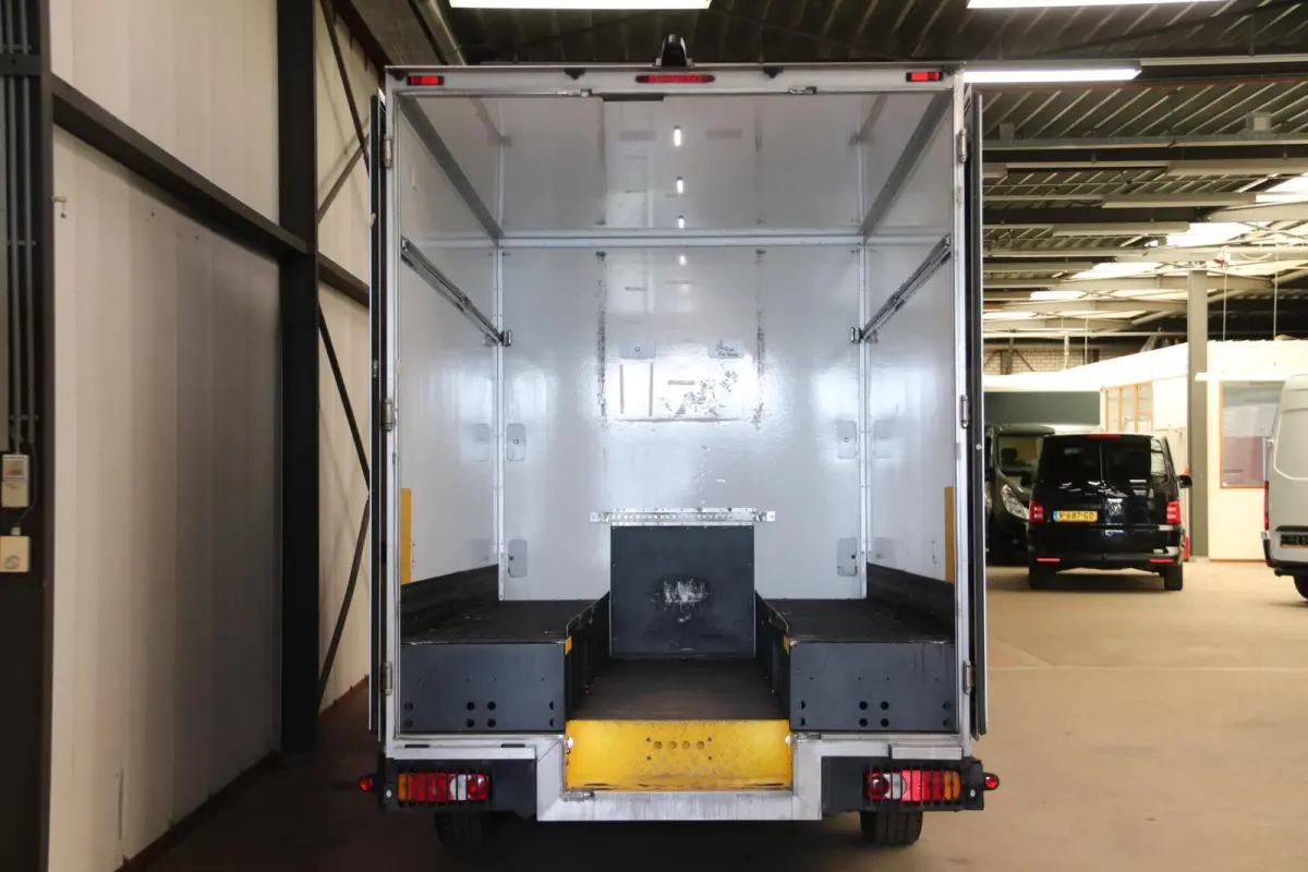 150PK AUTOMAAT LOWLINER VERKOOPWAGEN