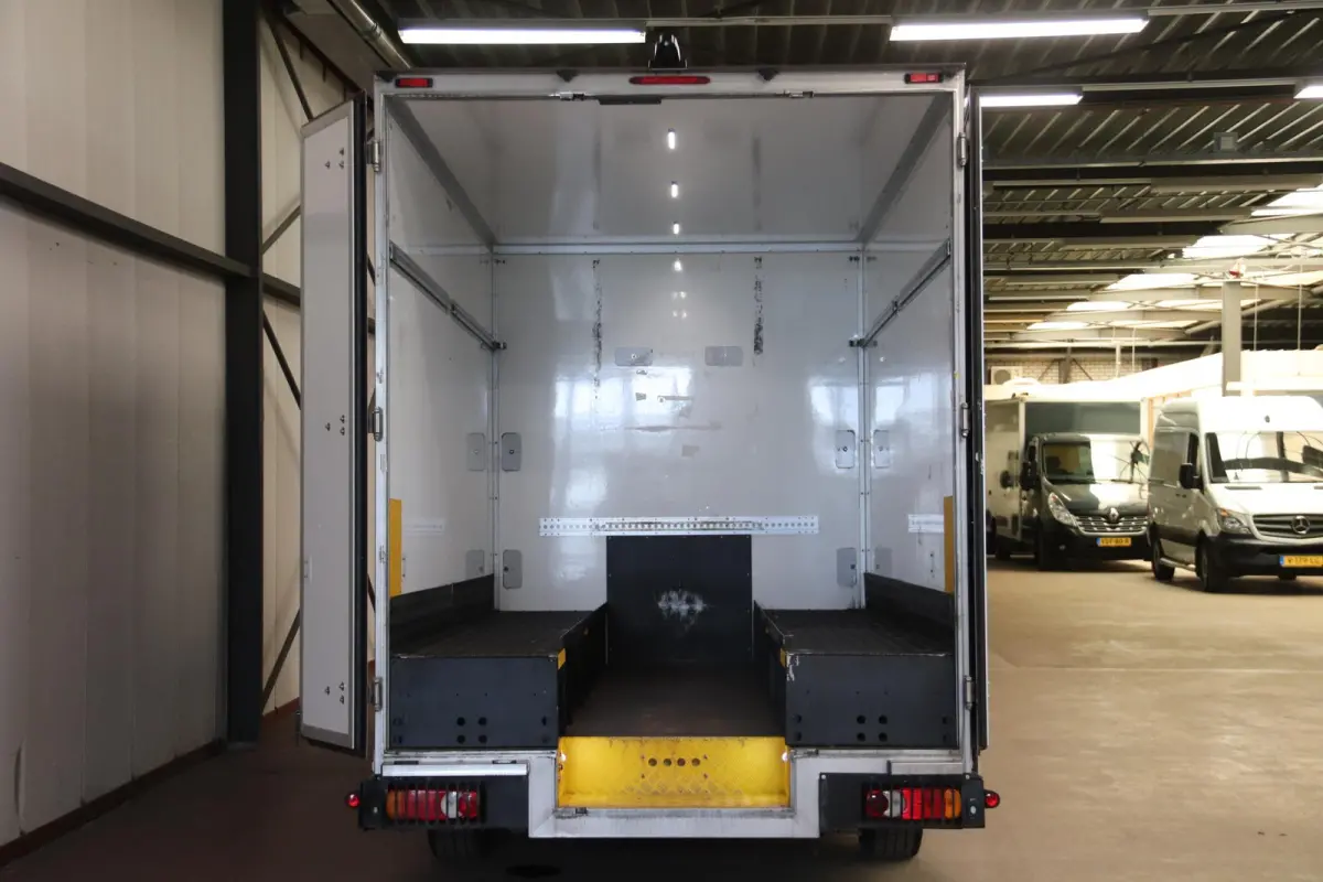 150PK AUTOMAAT LOWLINER VERKOOPWAGEN