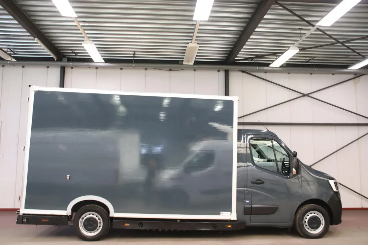150PK AUTOMAAT LOWLINER VERKOOPWAGEN