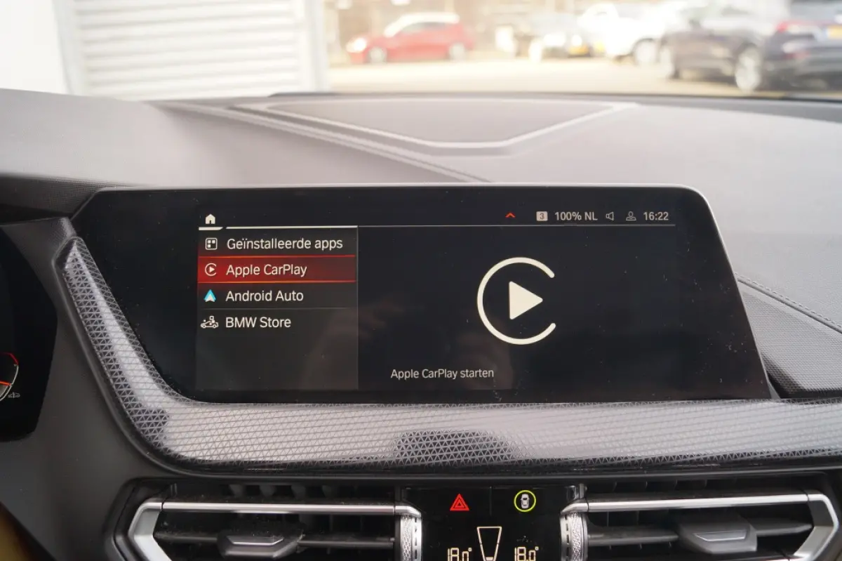 118i 136pk Automaat High Executive -PANO-NAVI-ECC-