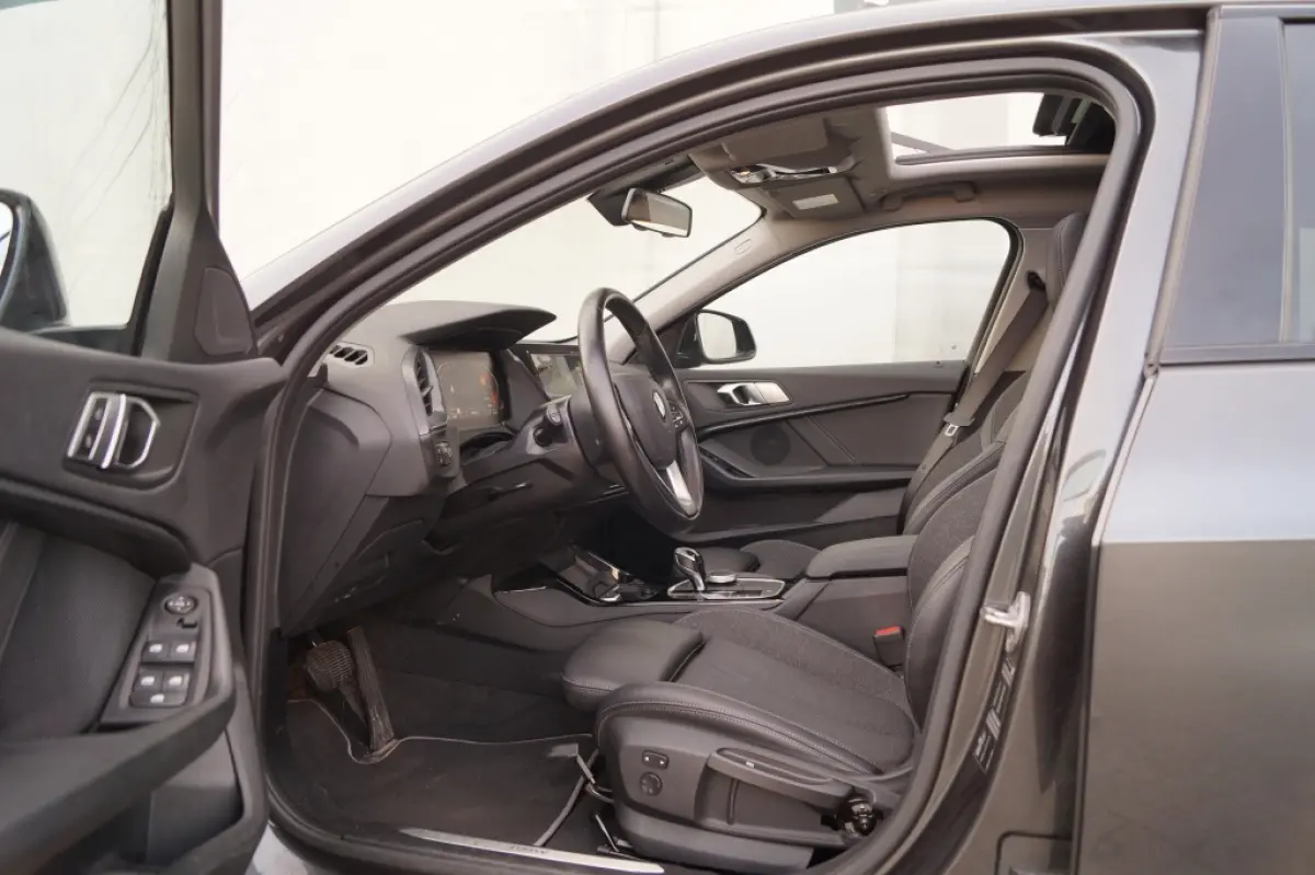 118i 136pk Automaat High Executive -PANO-NAVI-ECC-