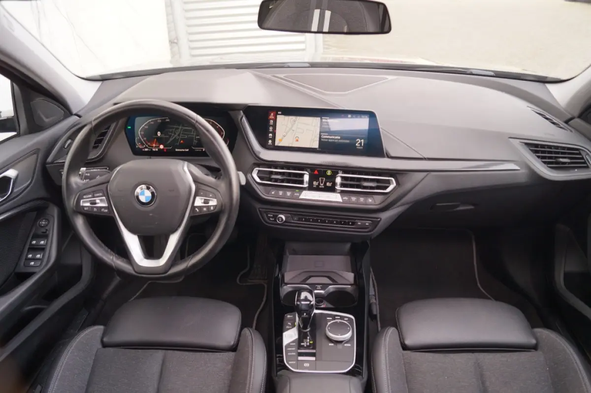 118i 136pk Automaat High Executive -PANO-NAVI-ECC-