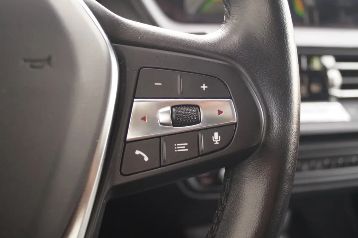 118i 136pk Automaat High Executive -PANO-NAVI-ECC-