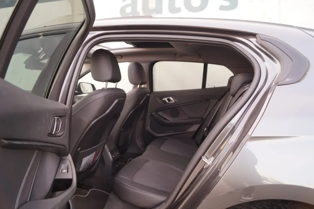 118i 136pk Automaat High Executive -PANO-NAVI-ECC-