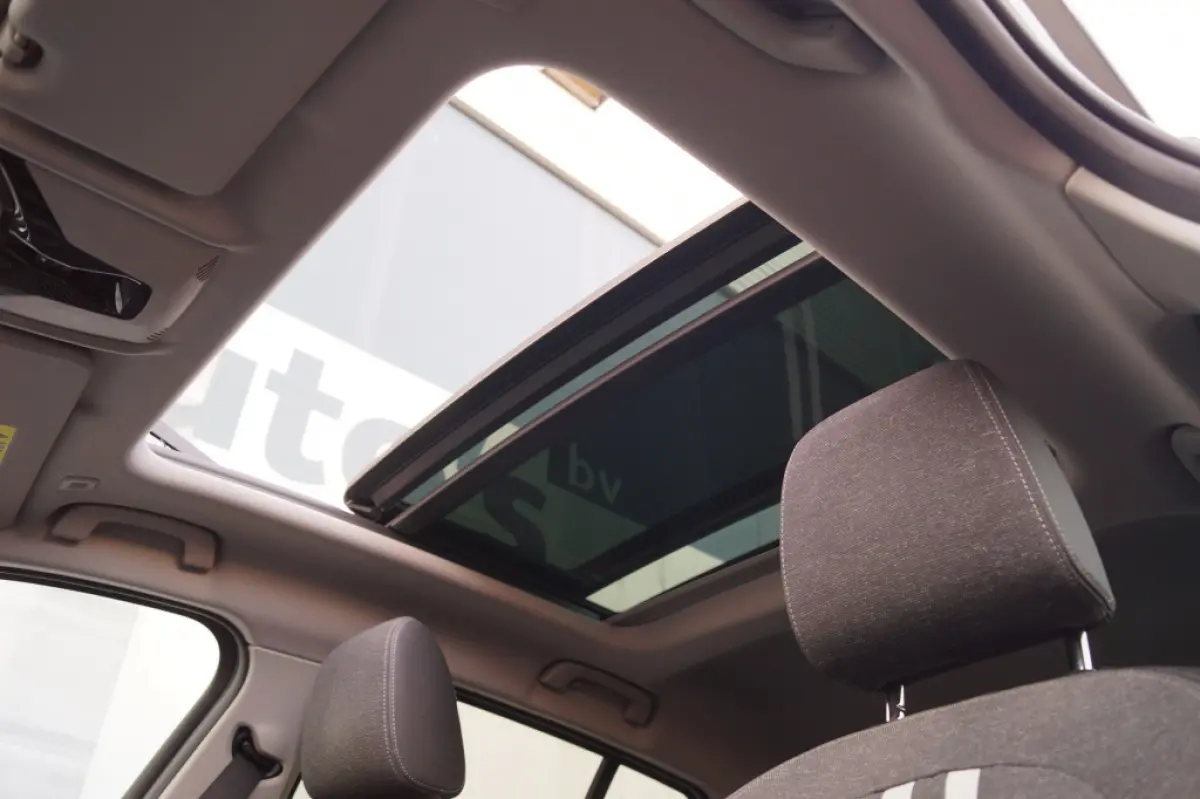 118i 136pk Automaat High Executive -PANO-NAVI-ECC-