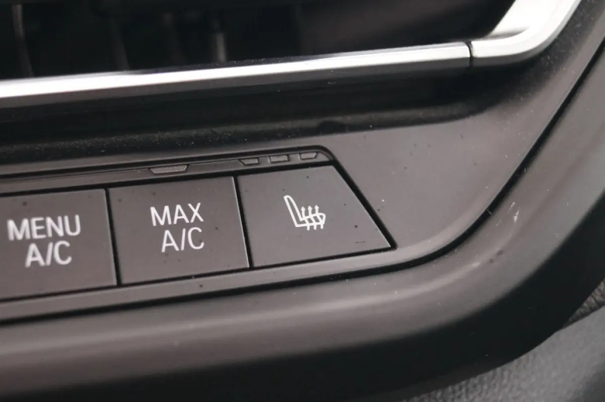 118i 136pk Automaat High Executive -PANO-NAVI-ECC-