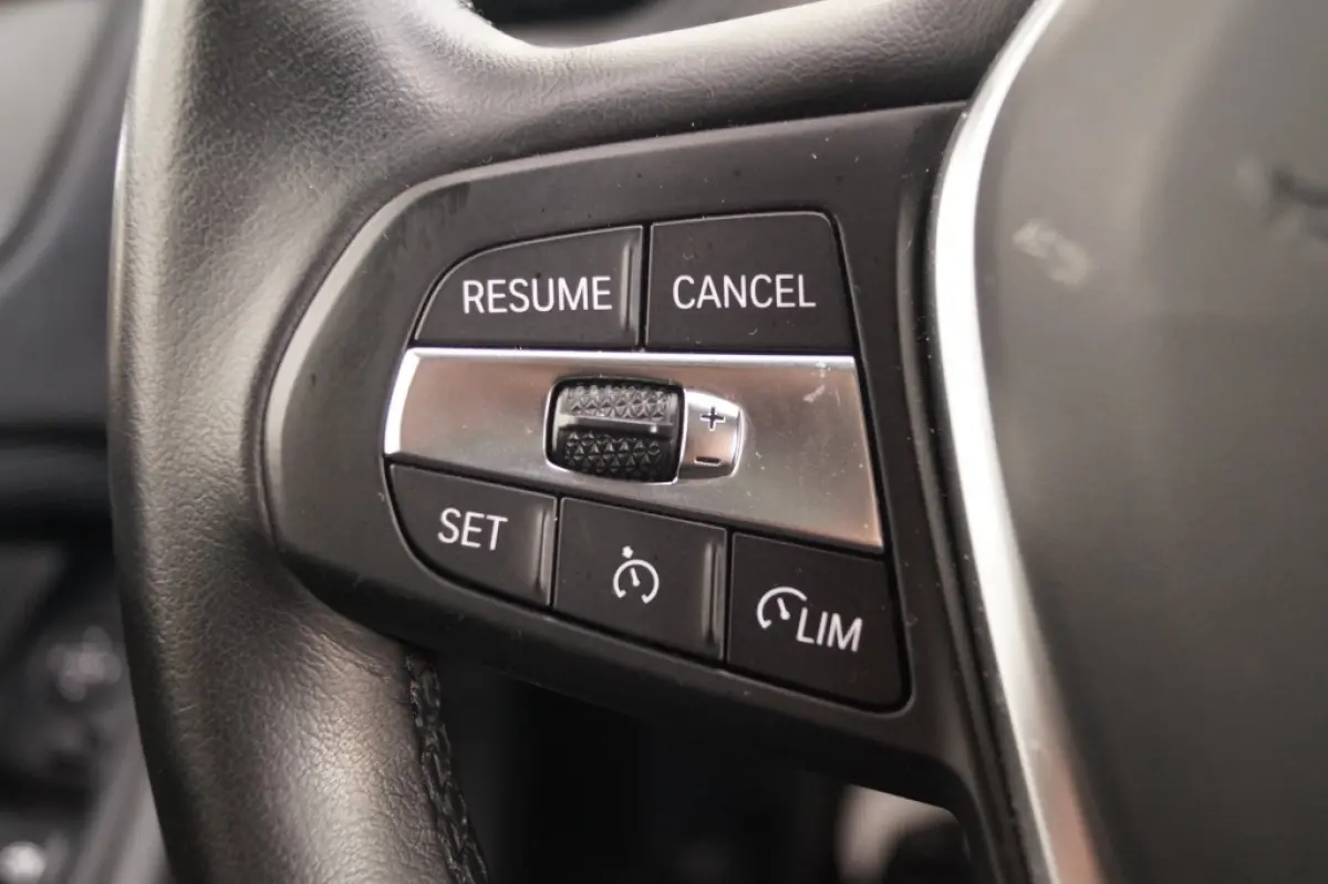 118i 136pk Automaat High Executive -PANO-NAVI-ECC-
