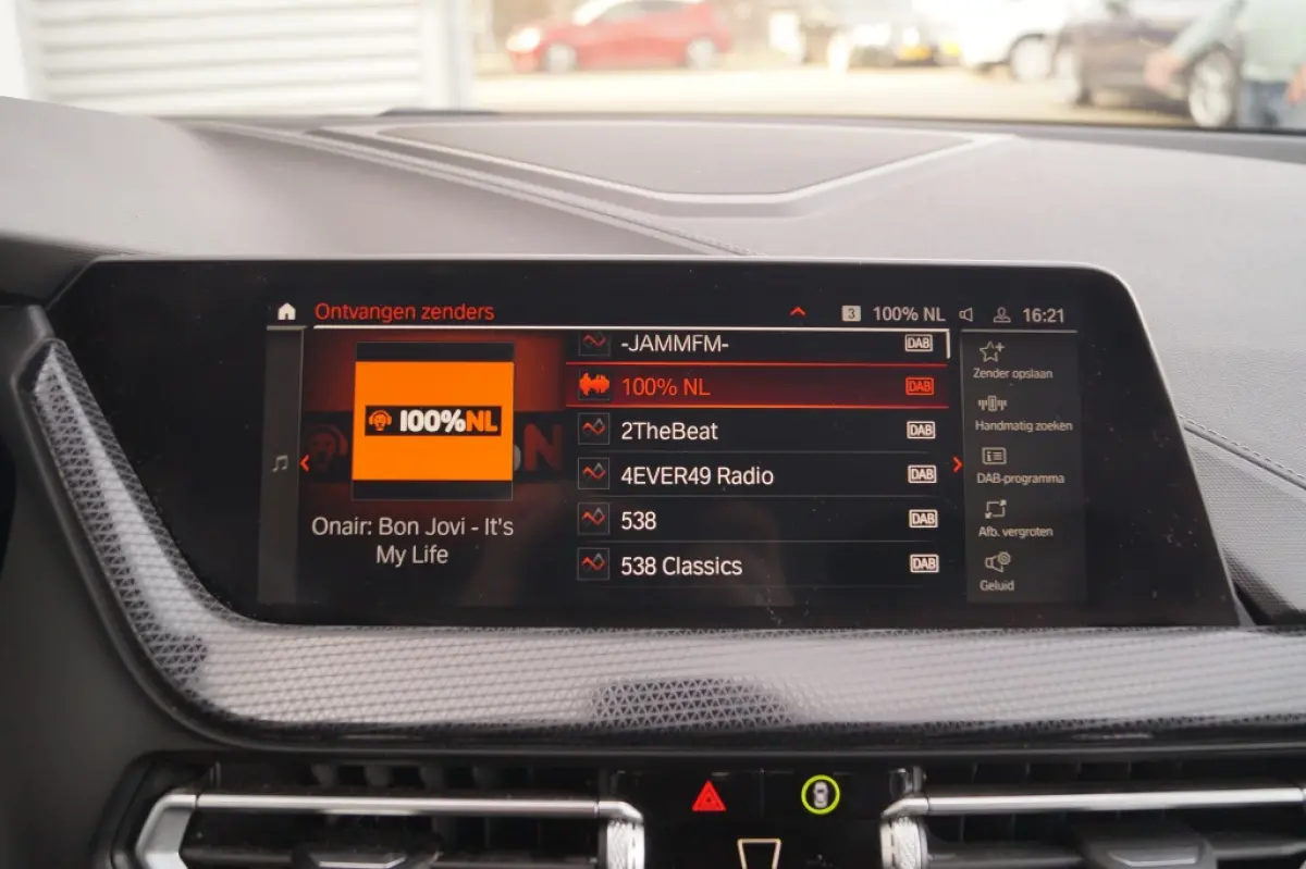 118i 136pk Automaat High Executive -PANO-NAVI-ECC-