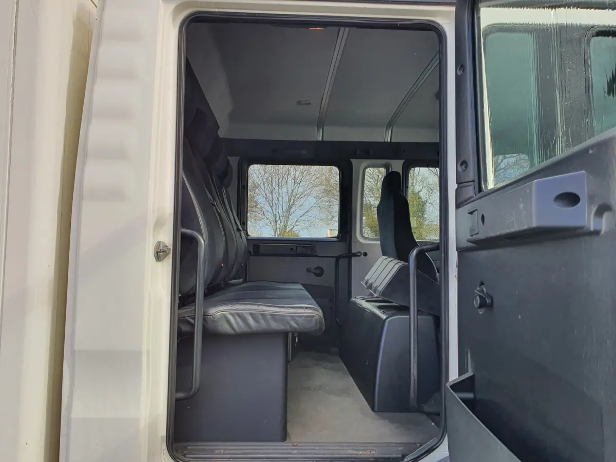 8.180 (5-pers) Aut. 4X2 BL EEV *PAARDEN (2) /HORSES (2) TRAILER* AUT. *PAARDEN TRAILER- PFERDETRANSPORTWAGEN - HORSES TRAILER* *lengte: 760cm l breedte:236cm l hoogte:325cm*